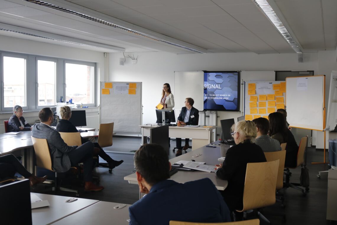 interessierte Ausbilder nehmen am Workshop zum Projekt Netzwerk Q4.0 teil