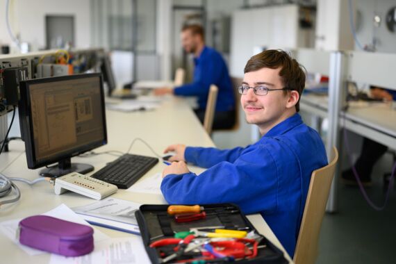 Programmieren an der SPS-Maschine